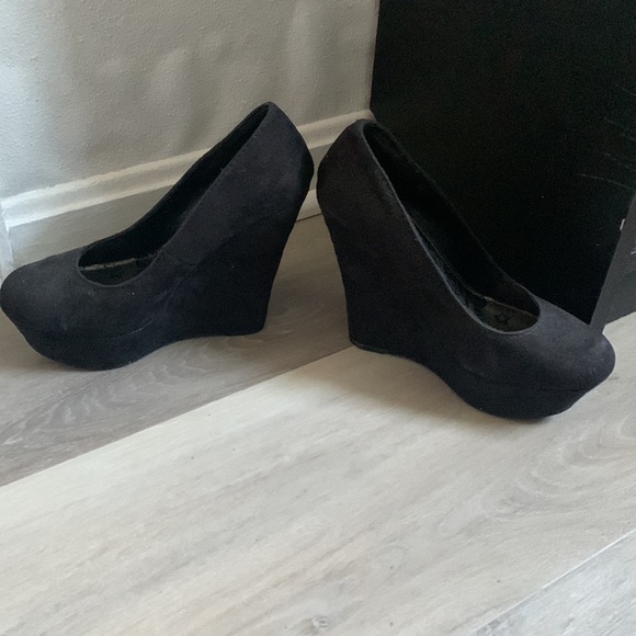 Black suede wedge heels 5in - Picture 2 of 4
